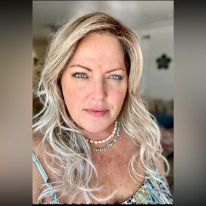 Belle Tress Shakerato Wig NWT in Cookies and Cream